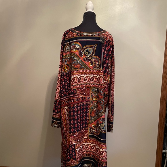 Knee length tunic with side slits. - Picture 4 of 8